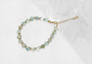 Brazalete de concha corazones azules con rondel
