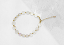 Brazalete de concha blanca con cristal cubos AB