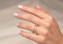 Frau Elegance anillo ajustable con circonia argolla doble dorado