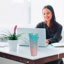 Vaso con popote con acabado formas irregulares