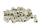 Cuenta Acrílico Cubo Blanco Con Letras Doradas 5mm
